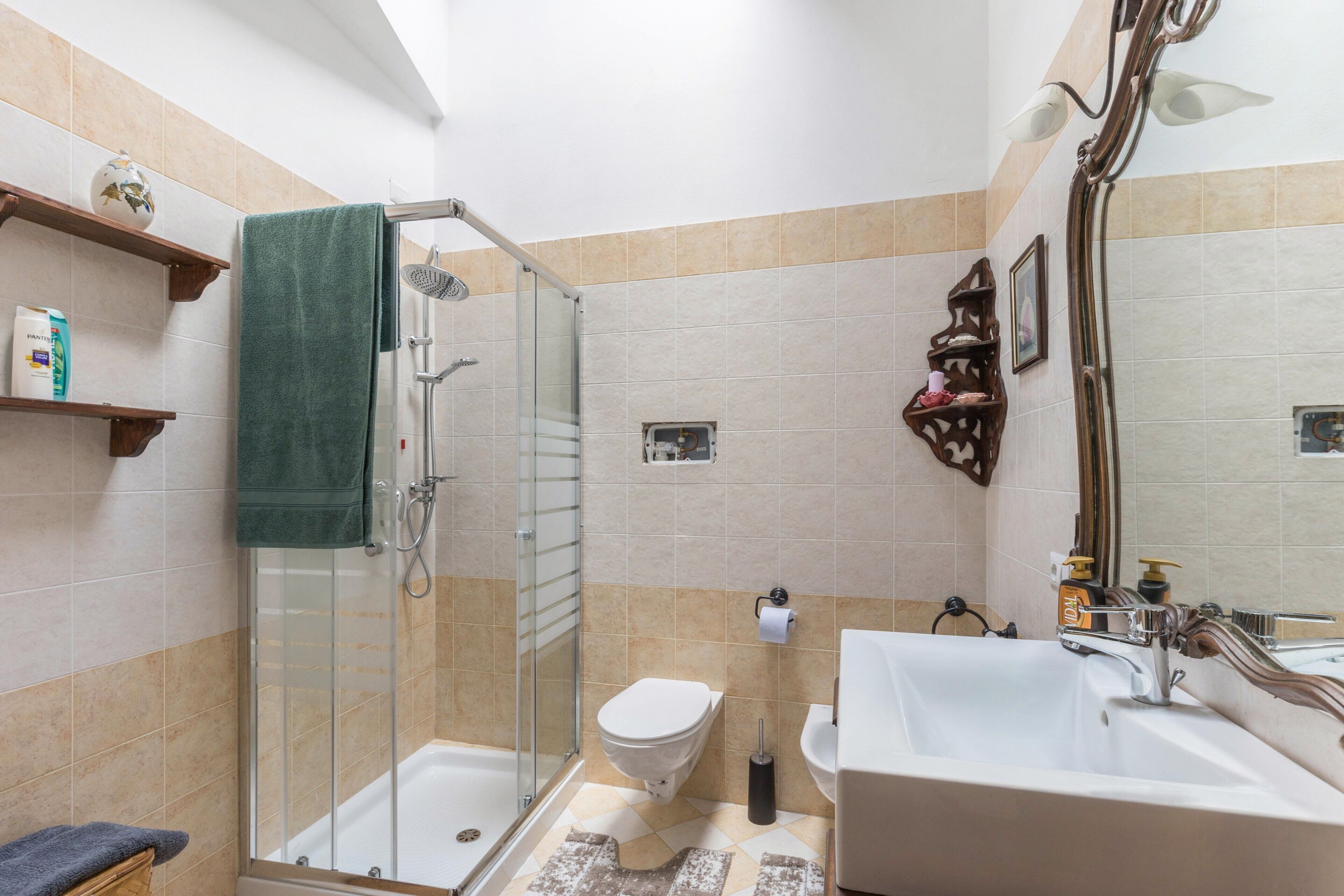 Dusche, Haartrockner, Handtücher