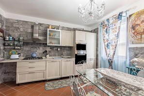 Fridge, microwave, oven, stovetop - Apartment "Le Case di Erminia Vintage" with Wi-Fi & A/C (Valeggio sul Mincio)