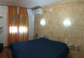 4 chambres, fer et planche à repasser, Wi-Fi gratuit, draps fournis