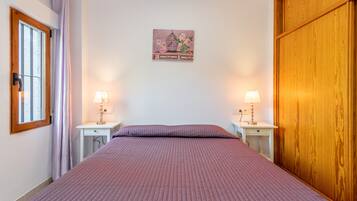 1 chambre, fer et planche à repasser, accès au Wi-Fi (inclus)