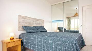 1 habitación, tabla de planchar con plancha, wifi gratis y ropa de cama