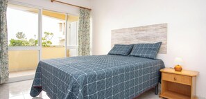 1 bedroom, iron/ironing board, free WiFi, bed sheets - Apartment A Ramos Apartamento Palmeira Galé with Sea View, Shared Pool, A/C & Wi-Fi (Praia da Galé)