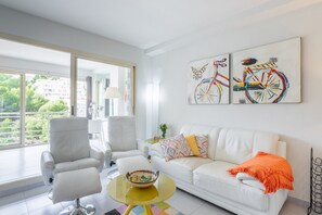 TV - Apartment Zeus with Shared Pool, A/C & Wi-Fi (Calpe)