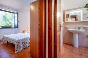 1 Schlafzimmer, Bügeleisen/Bügelbrett, Bettwäsche