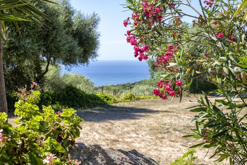 Vacation Home "La casa vista isola" with Sea View, Terrace & Garden