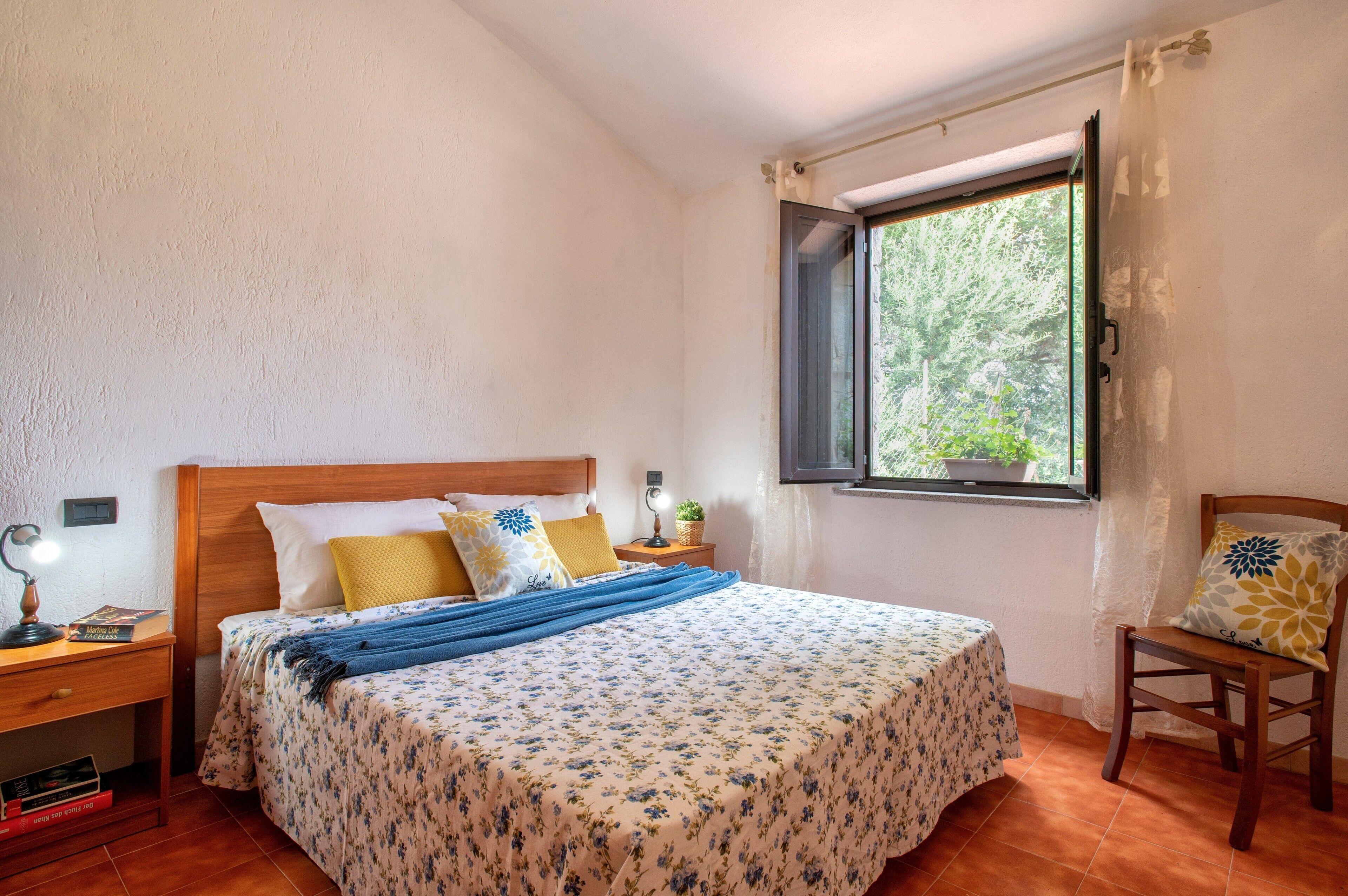 2 slaapkamers, een strijkplank/strijkijzer, beddengoed