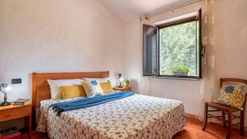 2 slaapkamers, een strijkplank/strijkijzer, beddengoed