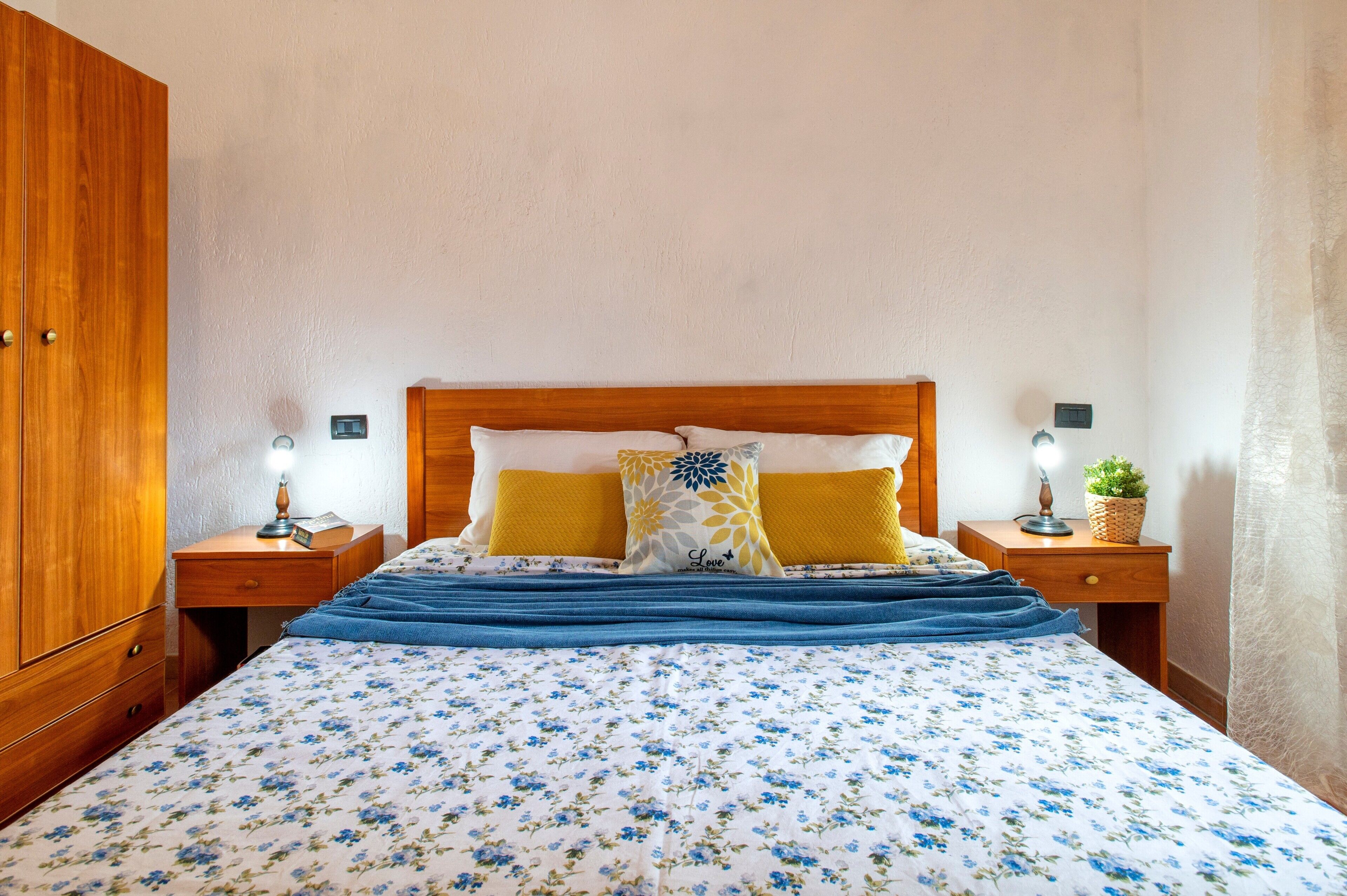 2 bedrooms, iron/ironing board, bed sheets