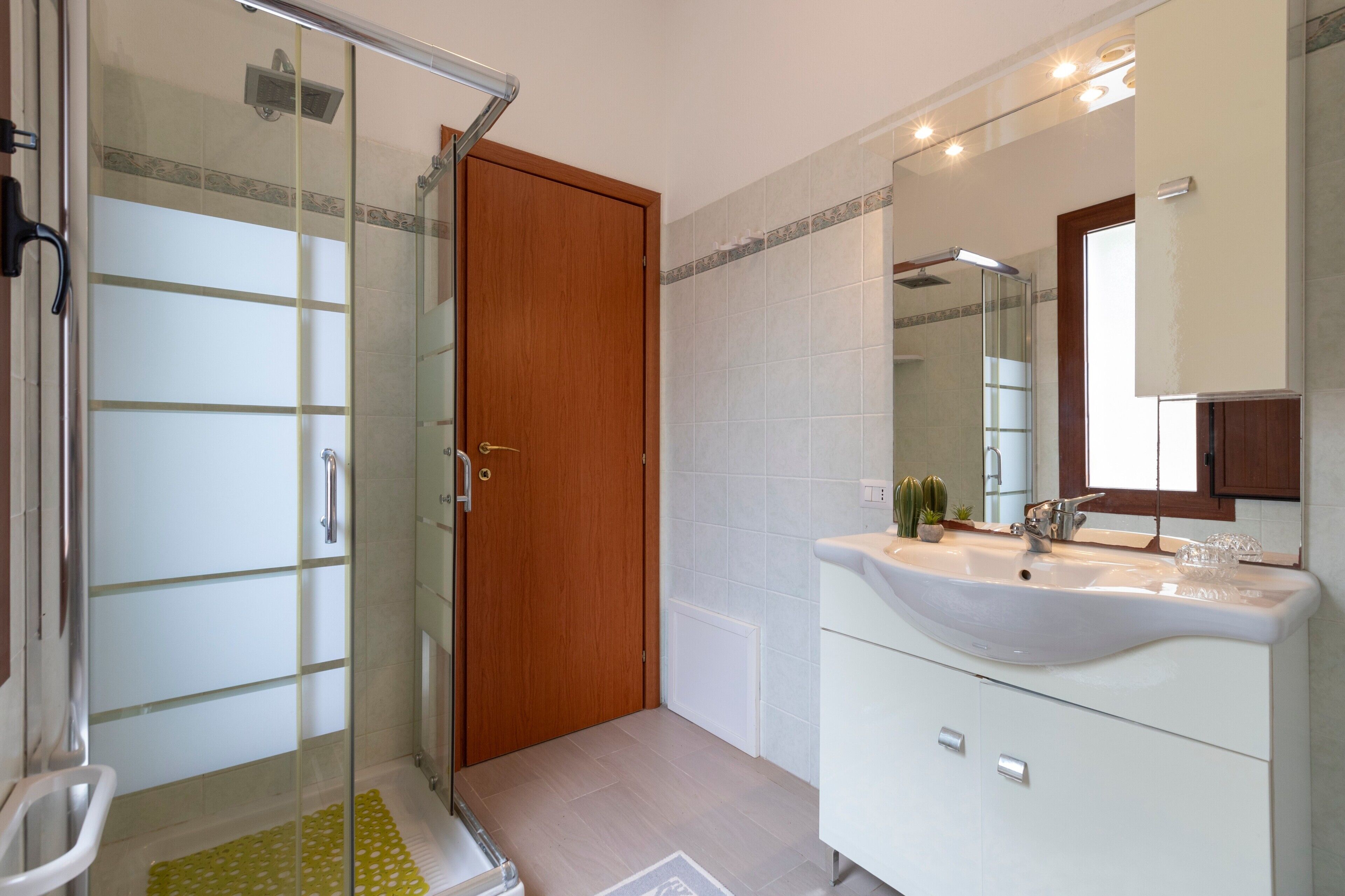 Shower, towels