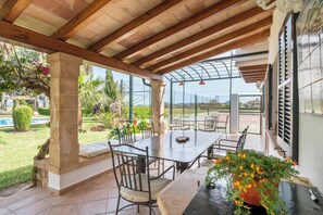 تناول الطعام بالخارج