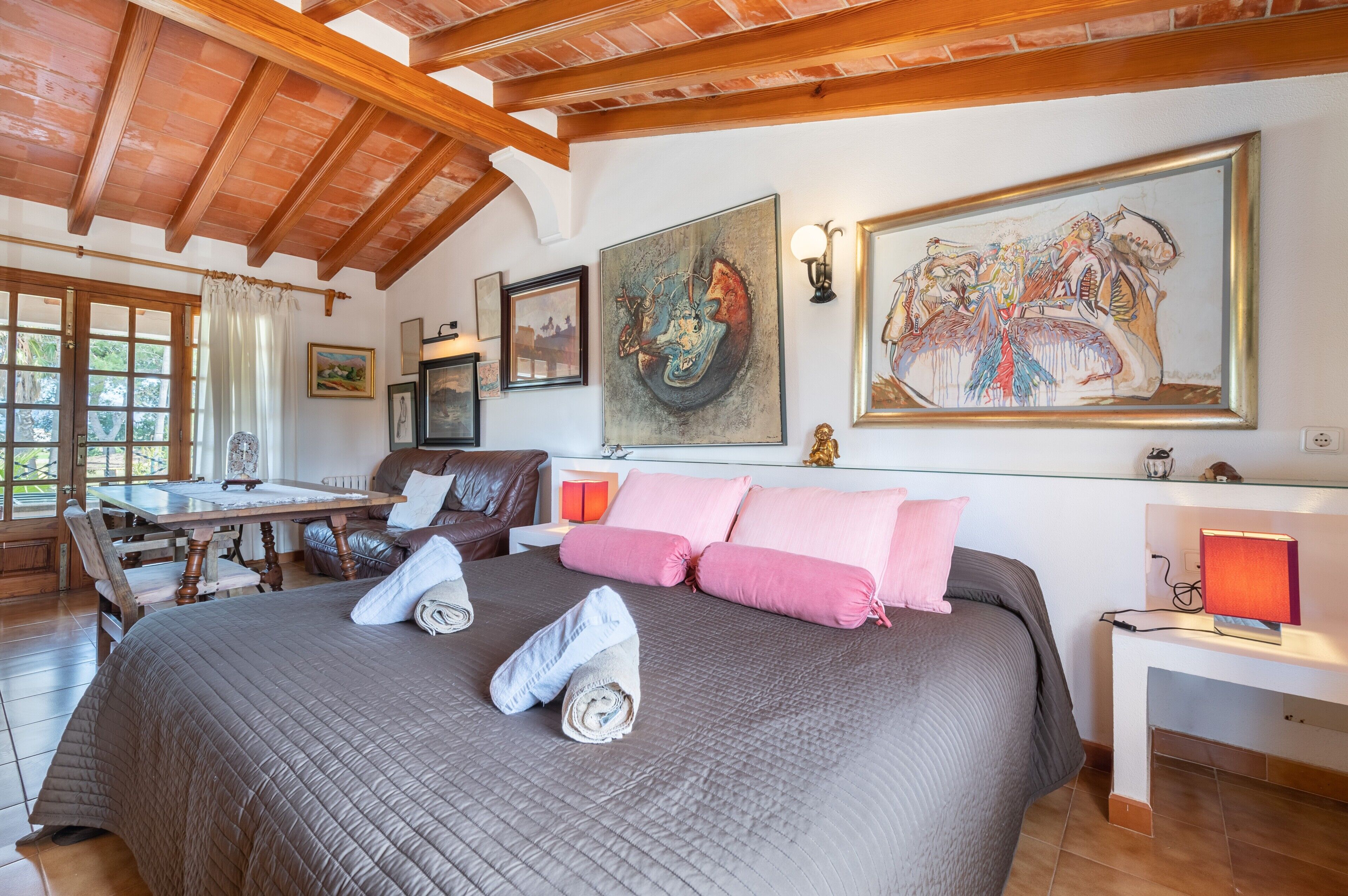 5 多间卧室、熨斗/熨衣板、免费 WiFi、床单