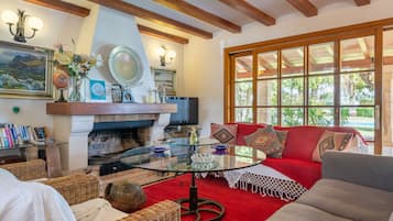 Fernseher, Tischtennisplatte