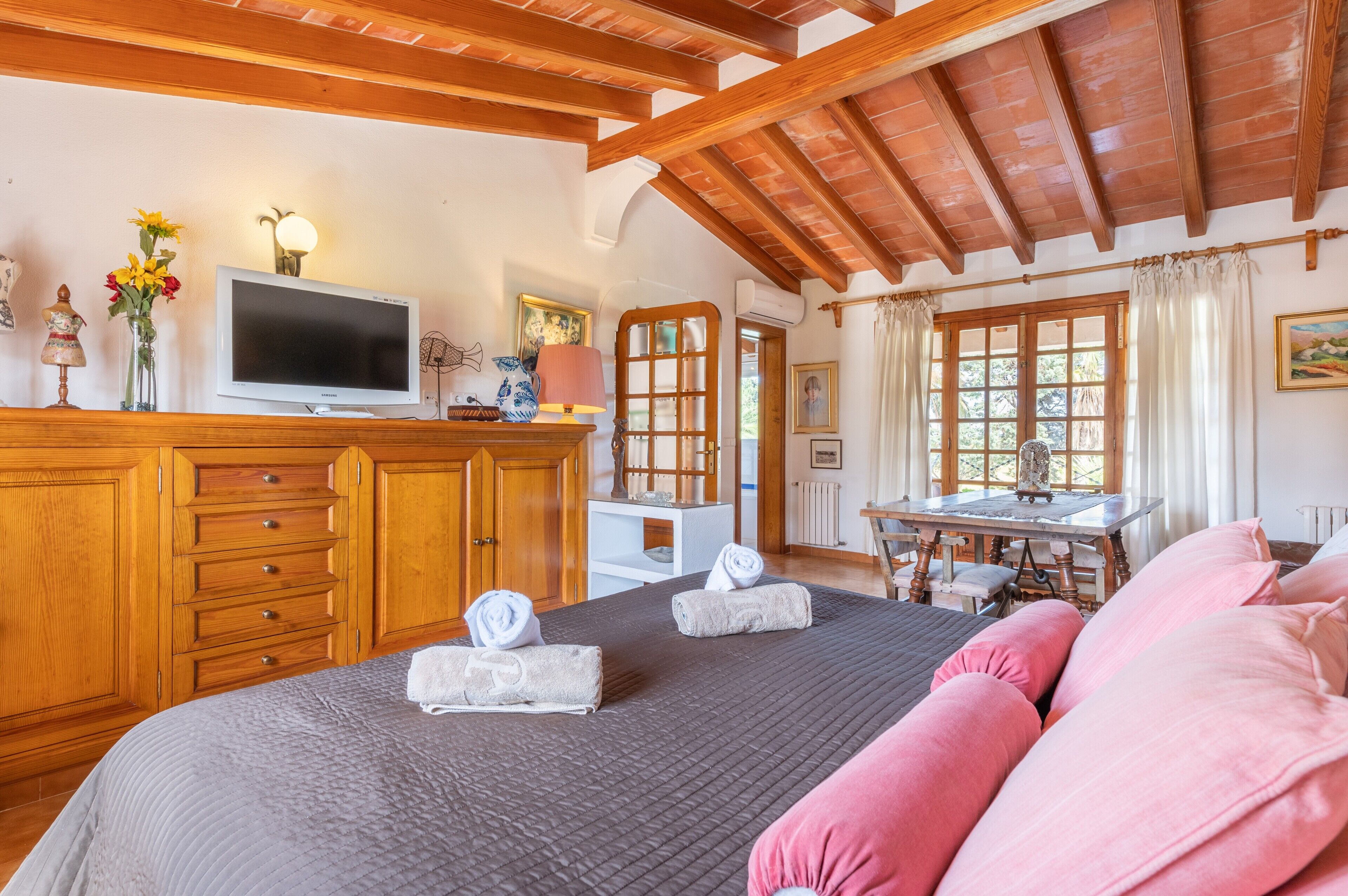 5 dormitorios, tabla de planchar con plancha, wifi gratis y ropa de cama