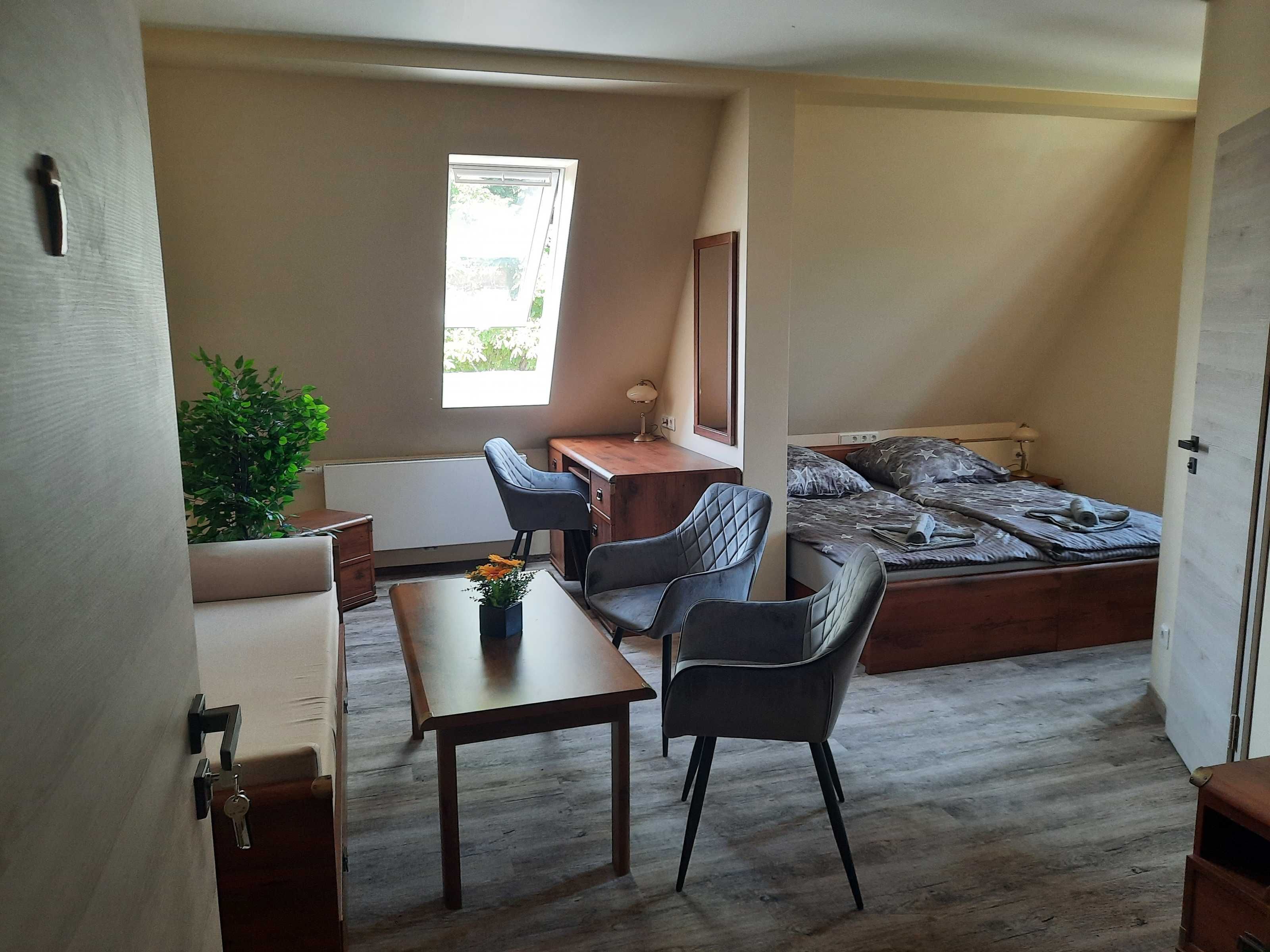 1 Schlafzimmer, Zimmersafe, Schreibtisch, Reisekinderbett