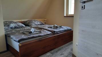 1 Schlafzimmer, Zimmersafe, Schreibtisch, Reisekinderbett