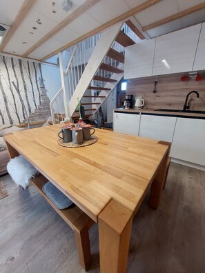 Unclassified image, 3 of 33, button