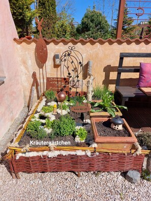 Unclassified image, 5 of 33, button