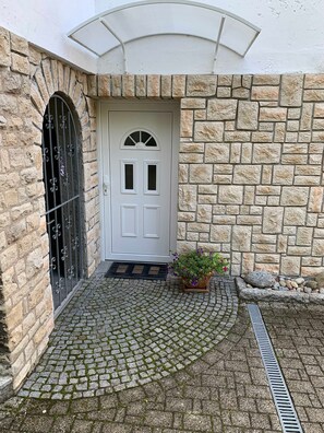 Unclassified image, 2 of 12, button - Vacation apartment Am Luisenpark (Erfurt)