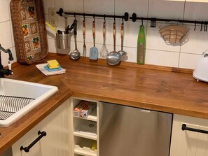 Kjøleskap, ovn og oppvaskmaskin