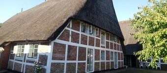 Ground-floor vacation apartment, quiet, lovingly furnished, thatched roof - Ferienwohnung Maaß