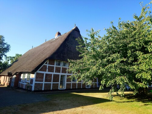 Ground-floor vacation apartment, quiet, lovingly furnished, thatched roof - Ferienwohnung Maaß