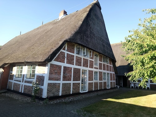 Ground-floor vacation apartment, quiet, lovingly furnished, thatched roof - Ferienwohnung Maaß