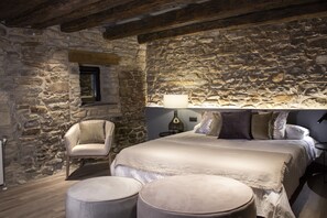 4 chambres, fer et planche à repasser, Wi-Fi, literie fournie