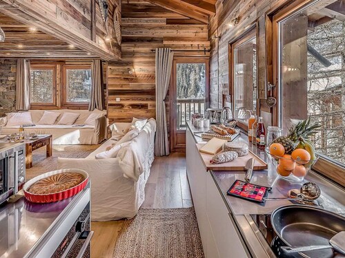 4* Chalet in Tignes - 6 Bedrooms, 6 Bathrooms - Parking, Fireplace, Sleeps 12