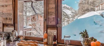 Luxury 4* Chalet in Tignes - 6 bedrooms, 6 bathrooms, parking, wifi