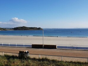Beach nearby - Central Apartment in TREBEURDEN, 500m from Beach, Near Shops, Parking, Modern Amenities (Trébeurden)