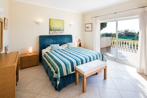 5 Schlafzimmer, Bügeleisen/Bügelbrett, WLAN, Bettwäsche