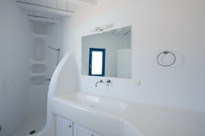 Deluxe Villa | Bathroom | Hair dryer, slippers