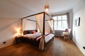 3 bedrooms, iron/ironing board, free WiFi, bed sheets