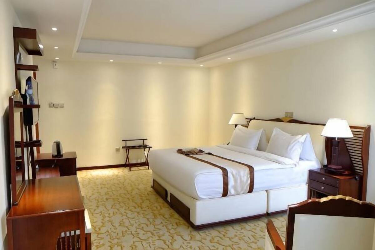 1 bedroom, premium bedding, minibar, desk