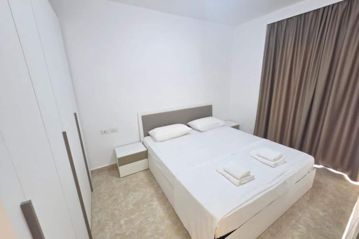 Apartment, 2 Bedrooms | Desk, free WiFi