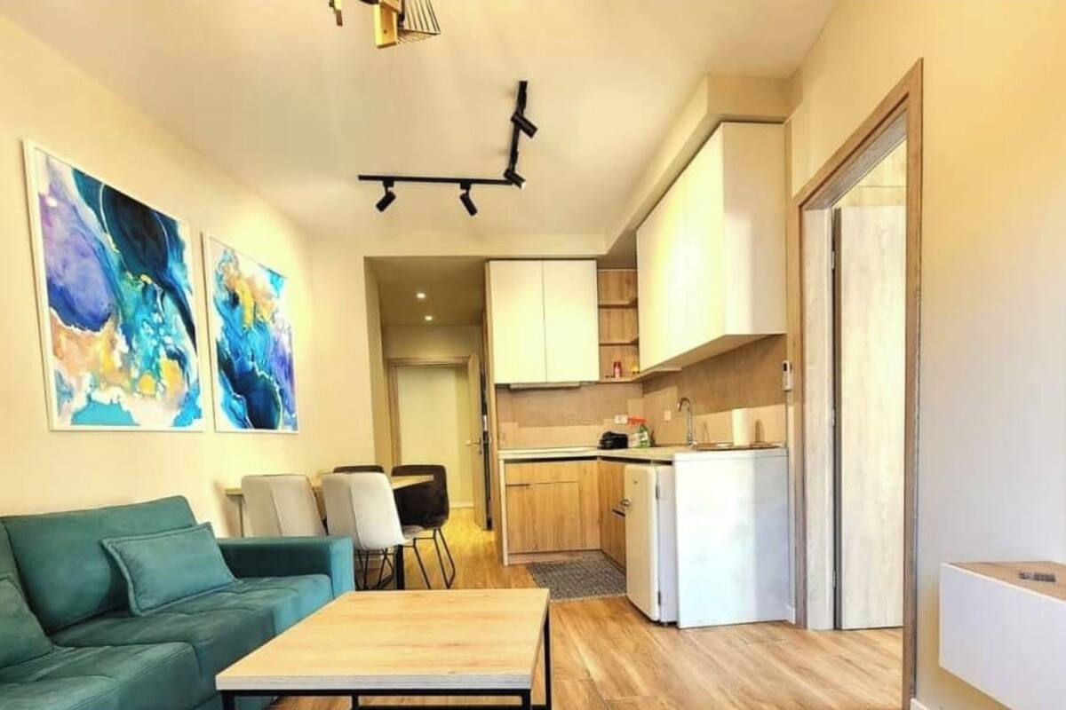 Deluxe Apartment | Living area | 32-inch flat-screen TV with cable channels, TV