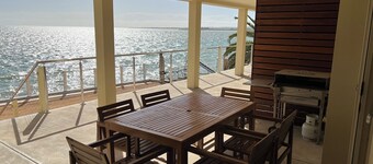 Beachside & Jetty View Apartment  2 (Skippers Apartment)