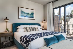 5 chambres, bureau, fer et planche à repasser, lit parapluie