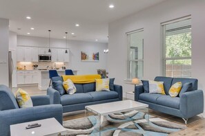 Téléviseur, foyer, bureau