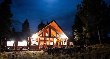 TrailsEndRanch ⛰Views, HotTub, Horseback riding on 1000's ac