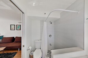 Studio | Bathroom