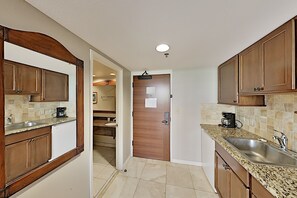 Studio | Privékeuken | Een koelkast, een koffiezetapparaat/waterkoker