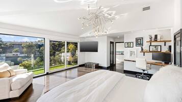 4 Schlafzimmer, Schreibtisch, Bügeleisen/Bügelbrett, Reisekinderbett