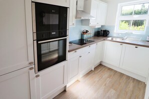 Frigorifero, microonde, forno, lavastoviglie