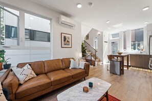 Smart TV, stereo - Perch - Urban Abode 22: Modern & Stylish Townhome; Heart of Capitol Hill (Seattle)