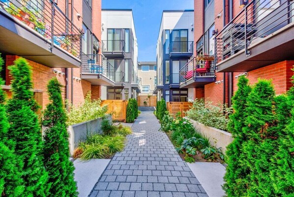 Property grounds - Perch - Urban Abode 22: Modern & Stylish Townhome; Heart of Capitol Hill (Seattle)