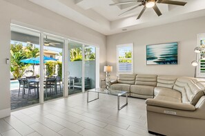 Smart TV, offices - Finest Luxury Home, Heated Pool/Spa, Close to the beaches, FREE Bikes, Amenities (Naples)