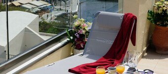 Elenis Lake View Center House