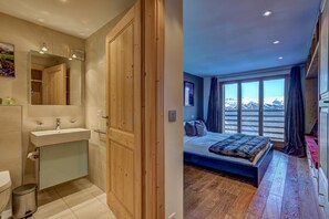 5 室のベッドルーム、アイロン / アイロン台、WiFi (無料)