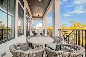 Outdoor dining - Emerald Palms|Easy Beach Access|Private Heated Pool|Gulf Views|Golf Cart (Inlet Beach)